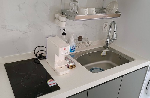 Suyeong-Gu Apartment | Ocean View - Charming 1-bedroom apartment with AC and WiFi in enchanting Busan