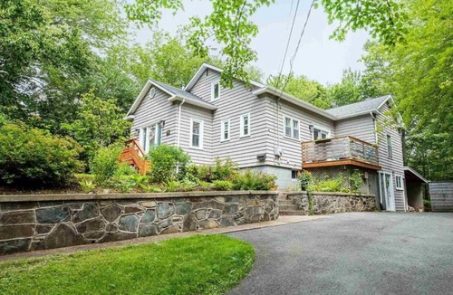 Bedford House | Peaceful 3-bdrm Getaway with beautiful property