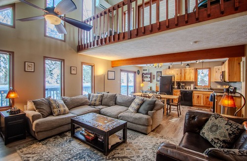 Albrightsville Ski Chalet | Private Cottage Nestled in the Trees;Pet Friendly-Near Slopes-Waterpks-JimThorpe