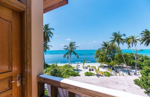 Centara Grand Island House | Private room - Beachfront villa in Dhangethi (bnb)