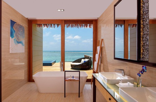 Huruelhi Island Resort | Radisson Blu Resort Maldives