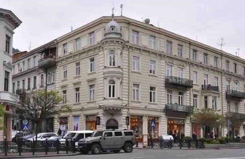 mtatsminda Apartment | Rooftop Brown Apartment at Rustaveli Avenue