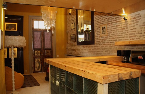 Tbilisi City Centre Apartment | Saffron Loft with Terrace, Under the Castle in Old Town