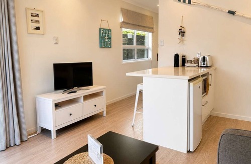 Blackpool House | Sailors Cottage - Oneroa Village Cottage