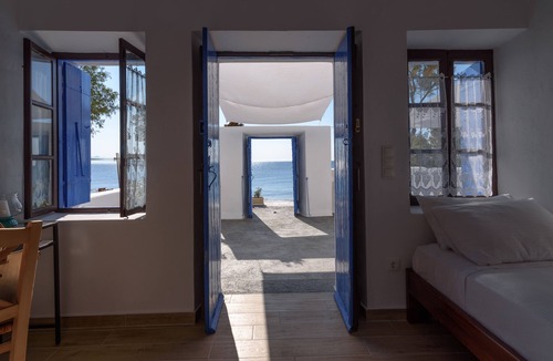Kamari Hotel | Santorini Crystal Blue
