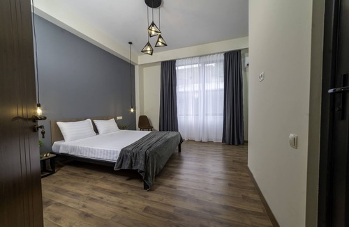 Chugureti Hotel | Silent Hill Hotel Superior Room