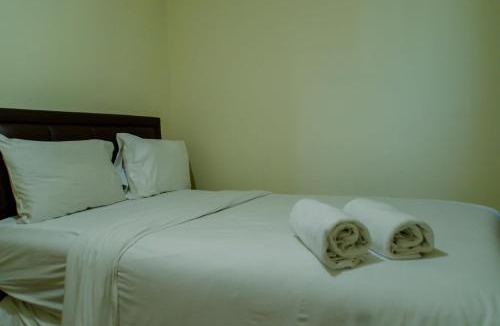 Old Jakarta Apartment | Spacious and Homey 3BR at Kondominium Rajawali Apartment By Travelio
