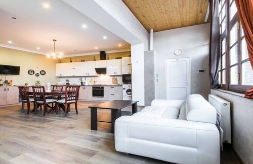 Tbilisi City Centre House | Spacious Apartment in Old Town