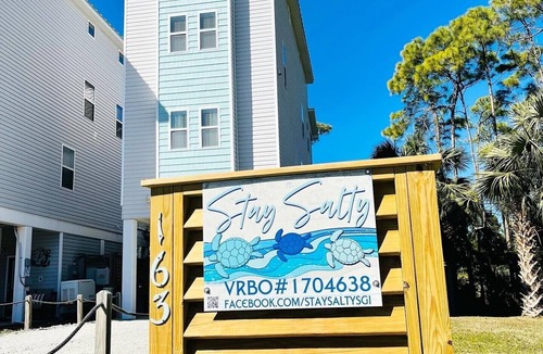 East End House | STAY SALTY~ Pool, Gorgeous Bay Views, In Town Center & Golf Cart Friendly Area.