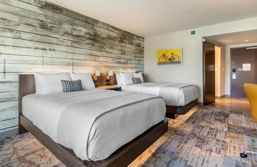 Charleston Hotel | Steps From Historic District | Free Shuttle & Pool