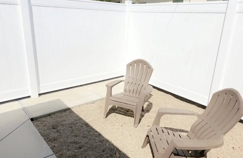 Riviera - Westchester House | Stylish Studio Steps from Downtown Bakersfield