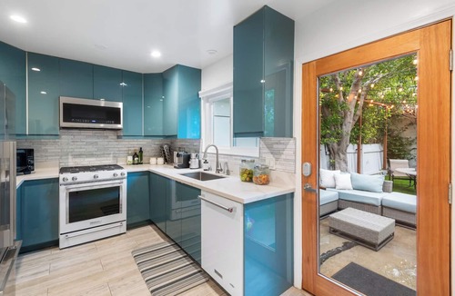 Sawtelle House | Stylishly Renovated Townhouse in Prime Brentwood Location