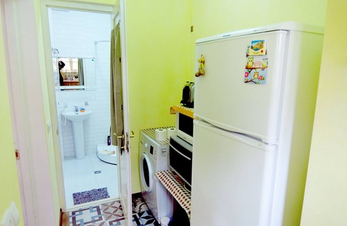 Chugureti House | Sun Filled Spacious Apartment CourtYard View