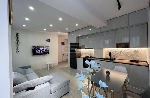Old Tbilisi Apartment | Sunny Apartment in the Heart of the City