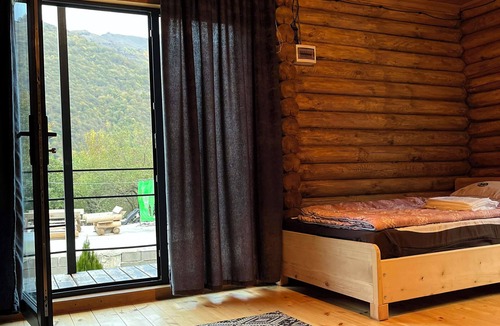 Dusheti Apartment | Wonderful 7-bedroom apartment with AC in charming Pasanauri