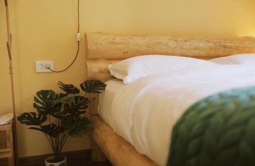 Akhaldaba Ski Chalet | Woodlandia Borjomi with Hot Tub and Private Garden