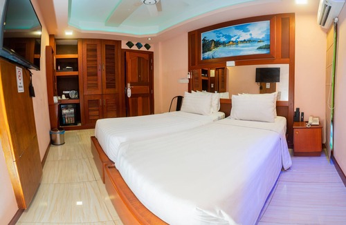 Male House | ZAN LODGE