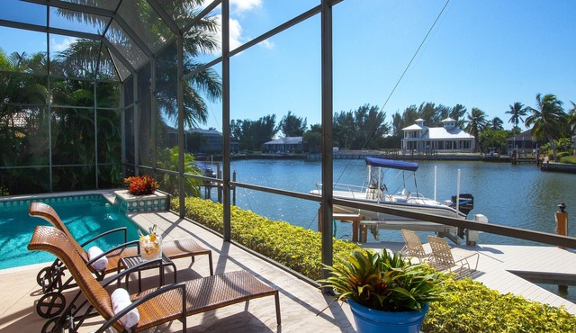 1st Class Luxury,Big Sunsets over the peaceful lagoon,Bikes & Walk to Beach in Marco Island