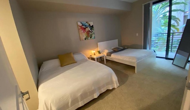 2 bedroom Apt in LA by Universal Studios in Los Angeles