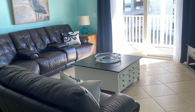 2000sq ft Villa 401, Ocean View steps to the beach, small pool hot tub 4 king bd in North Myrtle Beach