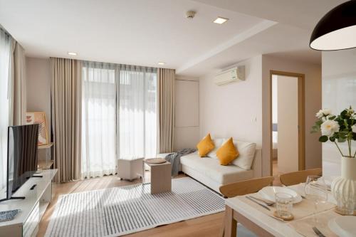 2BR2BA BTS Thonglor Rooftop Pool Gym BBQ Low in Bangkok