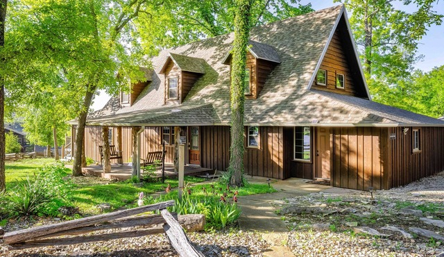 3 King Suites + Lakefront w/Dock, Pools & Mini Golf – Perfect Family Getaway Near SDC! in Branson
