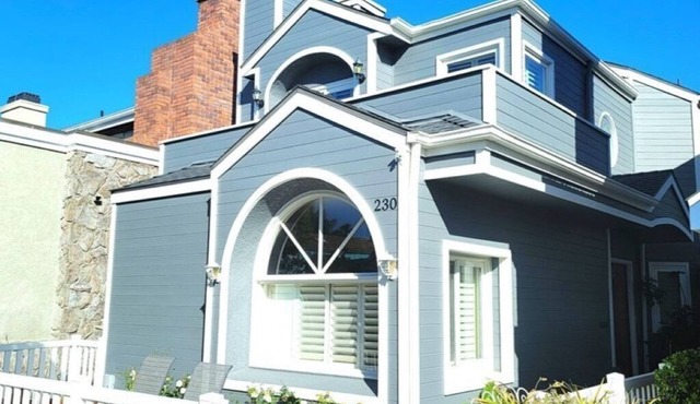 3BR/3BA Pet-Friendly, 2 Blocks to Beach, Walk to Dining & Coffee in Seal Beach