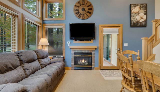 3BR Slopeside Disciples Village Condo 604 - Ski In/Ski Out on Boyneland! in Boyne Falls