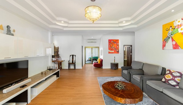 5 bedrooms Private Pool Villa with large kitchen and large garden in Chalong