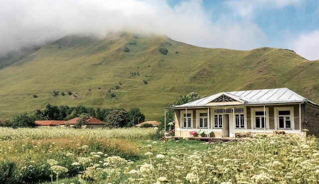 Achkhoti Icho House in Stepantsminda