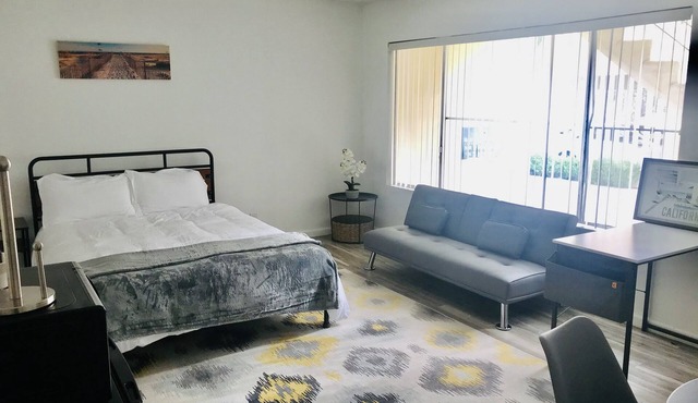 Affordable studio in West LA, SM Beach, UCLA, SMC in Los Angeles