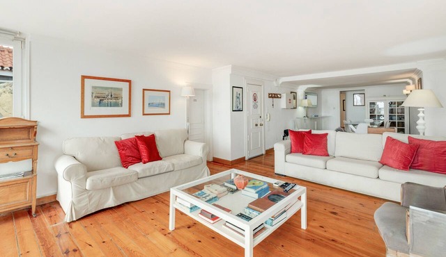 Apartment 'Alfama Com Vista Rio' with Balcony, Wi-Fi and Air Conditioning in Lisboa