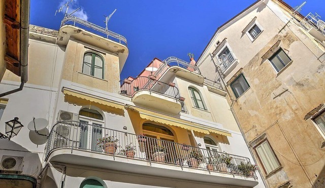 Appartamento Marilena B: A graceful apartment located in the center of Amalfi, at the back of the cathedral, with Free WI-FI. in Amalfi