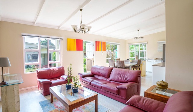 Avalon Farm Cottage, a beautiful cottage on a small working Macadamia Farm. in Southbroom