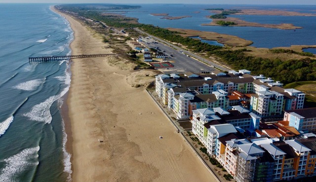 Bayside condo right on the beach, beautiful views, onsite pools in VIRGINIA BEACH
