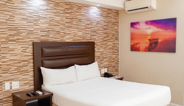 Bayside Hotel 100 Pixley Kaseme Street (West Street) in Durban