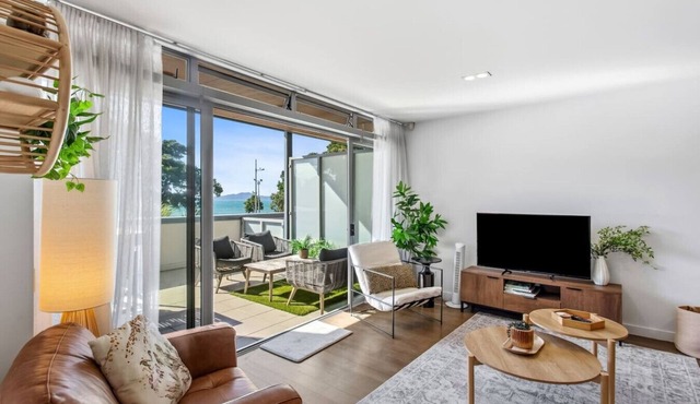 Beach Front Bliss - by Furnished Rentals in Auckland