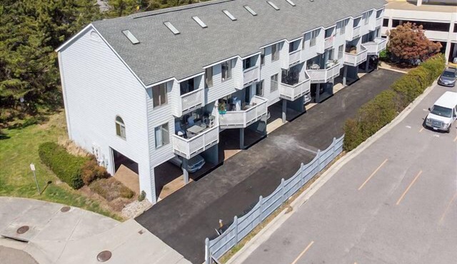 Beach is across the street - 3BR, 3.5 BA Contemporary Condo in Virginia Beach