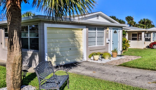 Beach Oasis- Pet Friendly in Ormond Beach