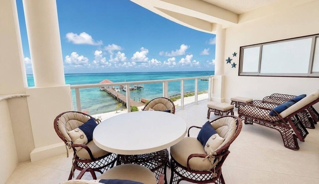 BEACHFRONT! 2BR/2.5BA at Grand Caribe Belize! Large, private OCEANFRONT Balcony! in San Pedro