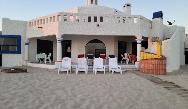 BEACHFRONT 3 bedroom Spacious Comfy. Pet Friendly! in Puerto Peñasco