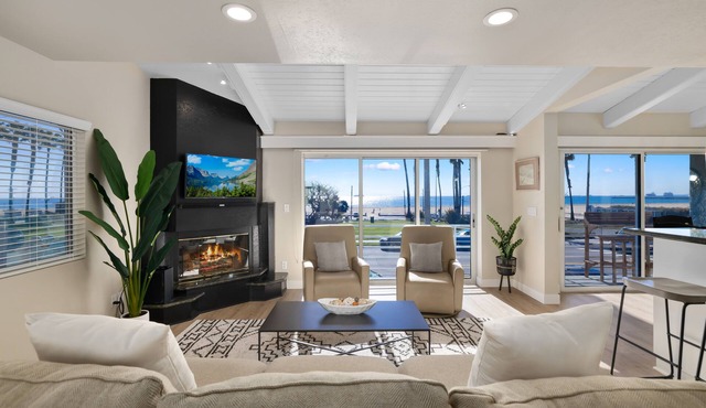 Beachfront Getaway w/Breathtaking Ocean Views; Steps from Beach and Main Street in Seal Beach