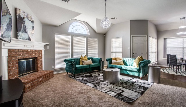 Beautiful peaceful home in modern neighborhood with parks in DeSoto