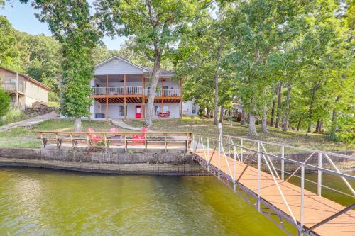 Boat, Fish & Explore! Gem on Lake of the Ozarks in Roach