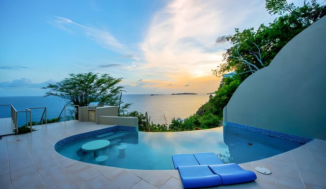 Bordo Mare: Oceanfront, Heated Saltwater Pool, 100% A/C, Endless Views, More. in St. John