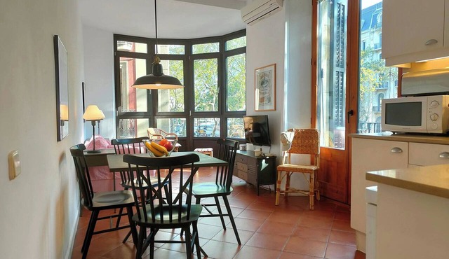 Bright 1-Bed Apartment on La Rambla, Barcelona. RJ in Barcelona
