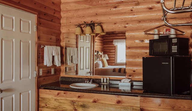 Bryce Canyon Log Cabins in Tropic