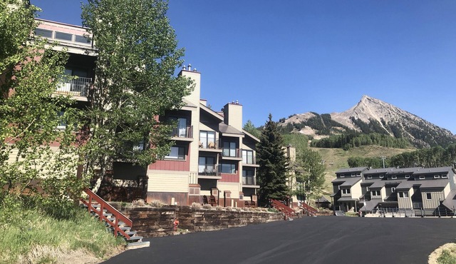 Buttes Condo, Steps from the base area, Mountain Luxury in Crested Butte