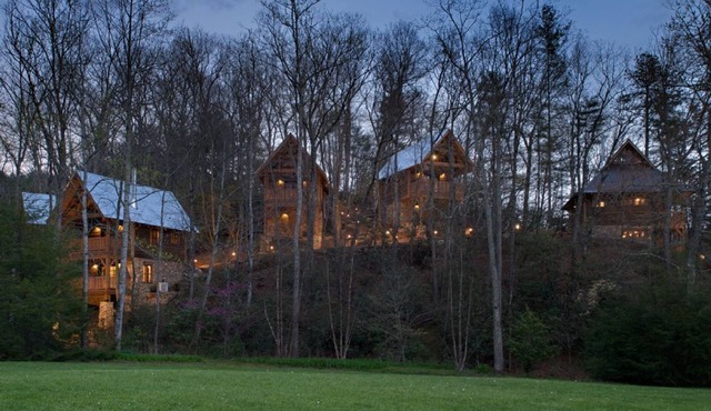 Cardinal’s Cove | 2-Story Cabin w/Fireplace + Jetted Tub + Biltmore Pass in Black Mountain