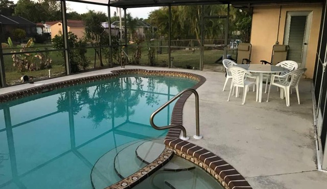 Catalina Cabana - self checkin - pool - parking in Fort Myers